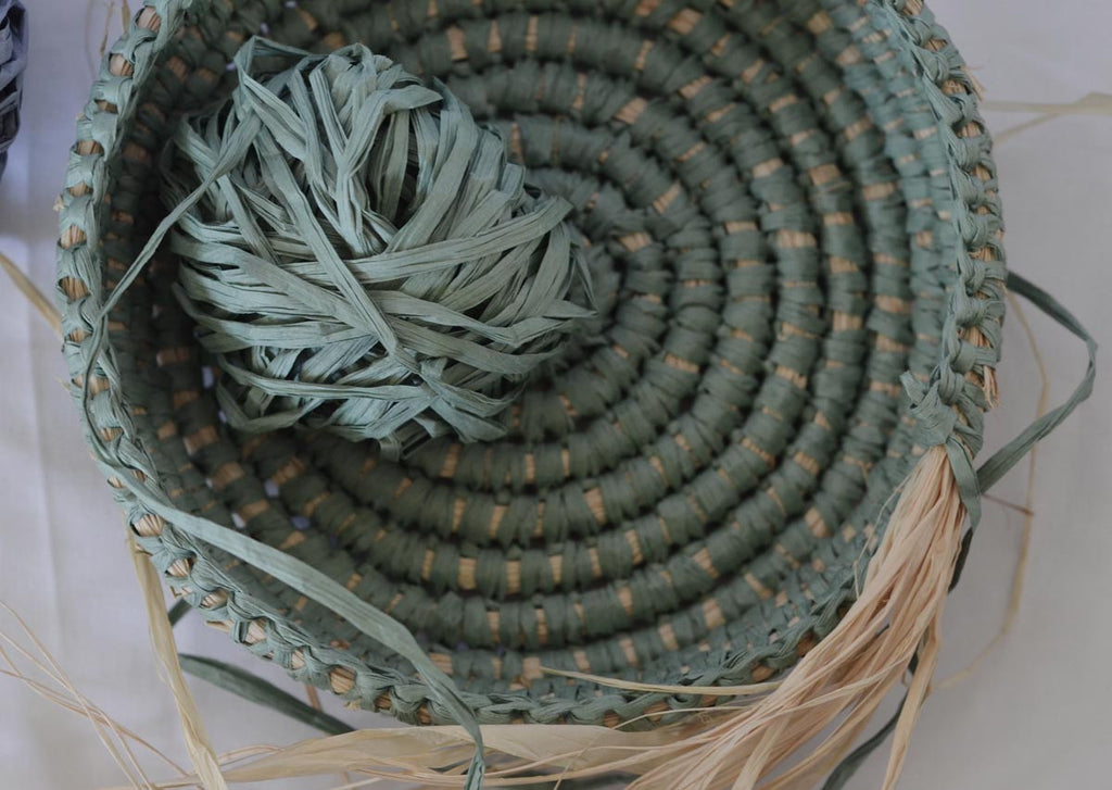 Coil basket weaving methods // Paperphine Paper Raffia Bowl